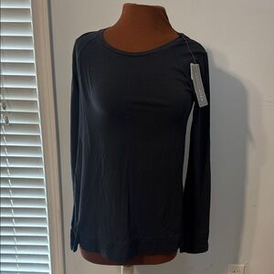 Under Armor Black Long Sleeve Top NWT Sz Small